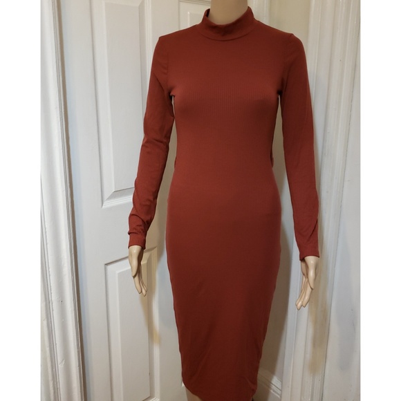 NWT| {RUST SLICE BACK COLUMN DRESS} (-S - M-) - Picture 5 of 9